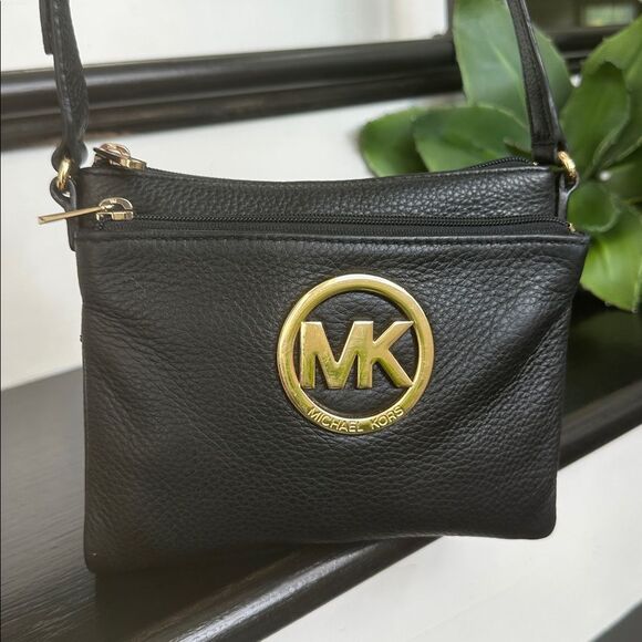 Michael Kors, genuine leather shoulder, Crossbody purse organizer like new - Picture 1 of 12